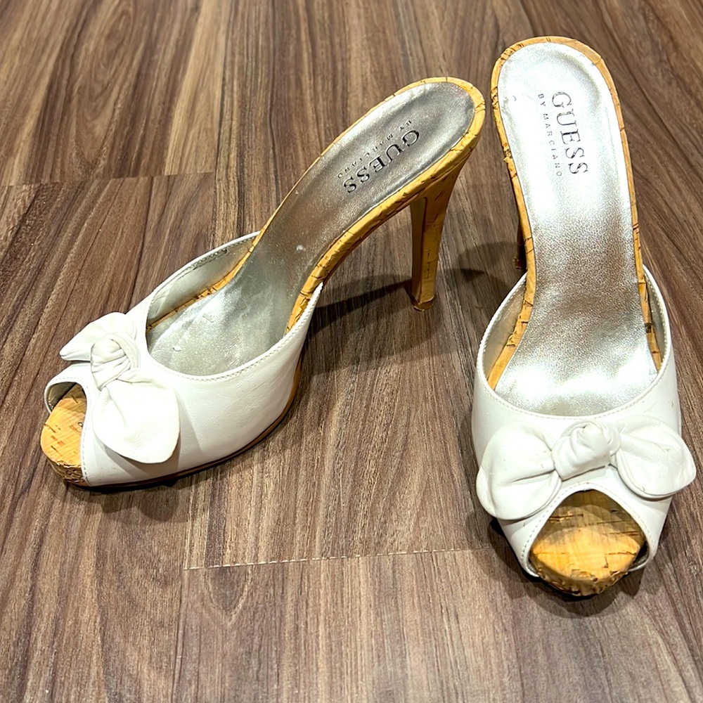 Adorable peep toe heels